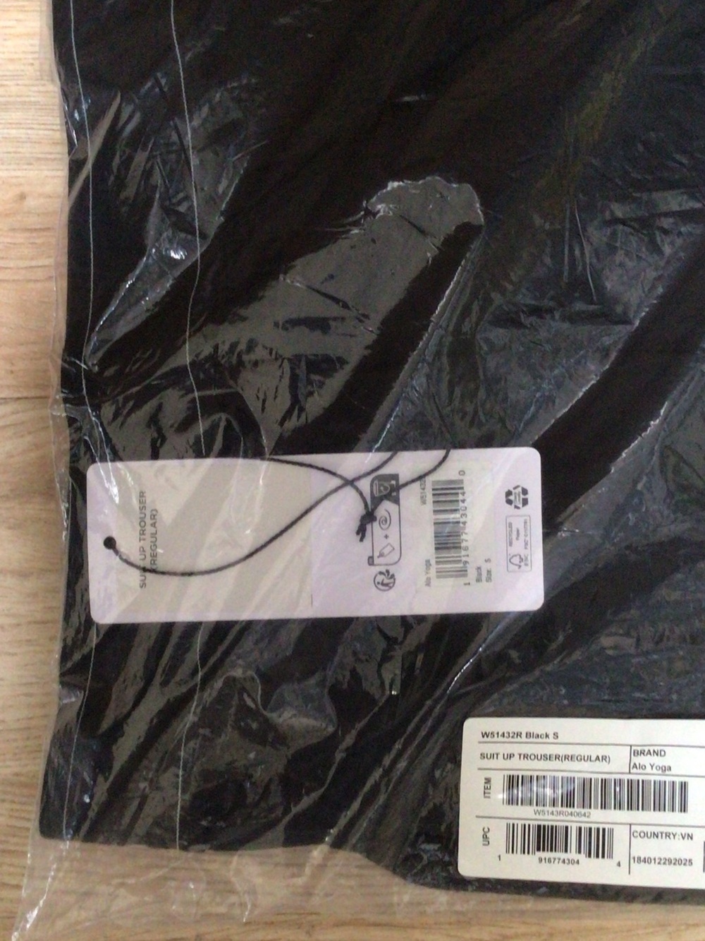 ALO Yoga Black High-Rise Wide Leg Pants - Picture 3 of 4